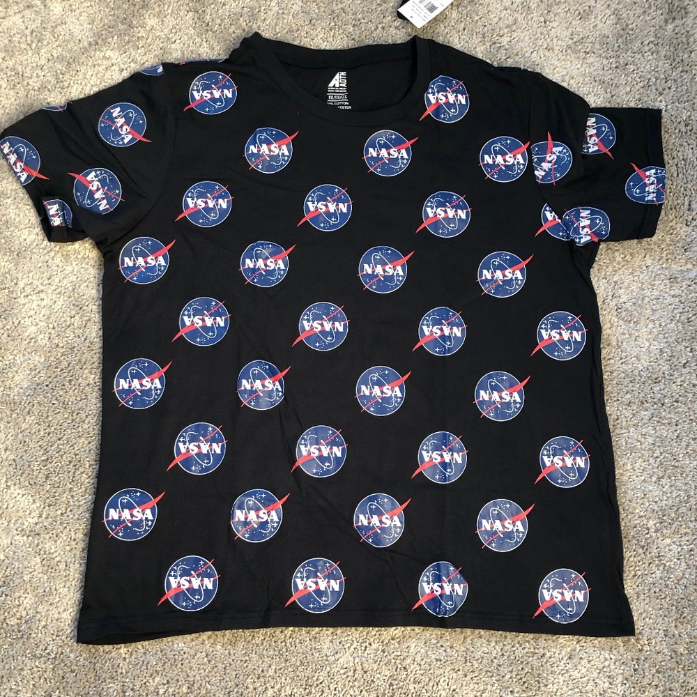 ADTN NASA Black L Logo Graphic Tee  Crewneck Short sleeve